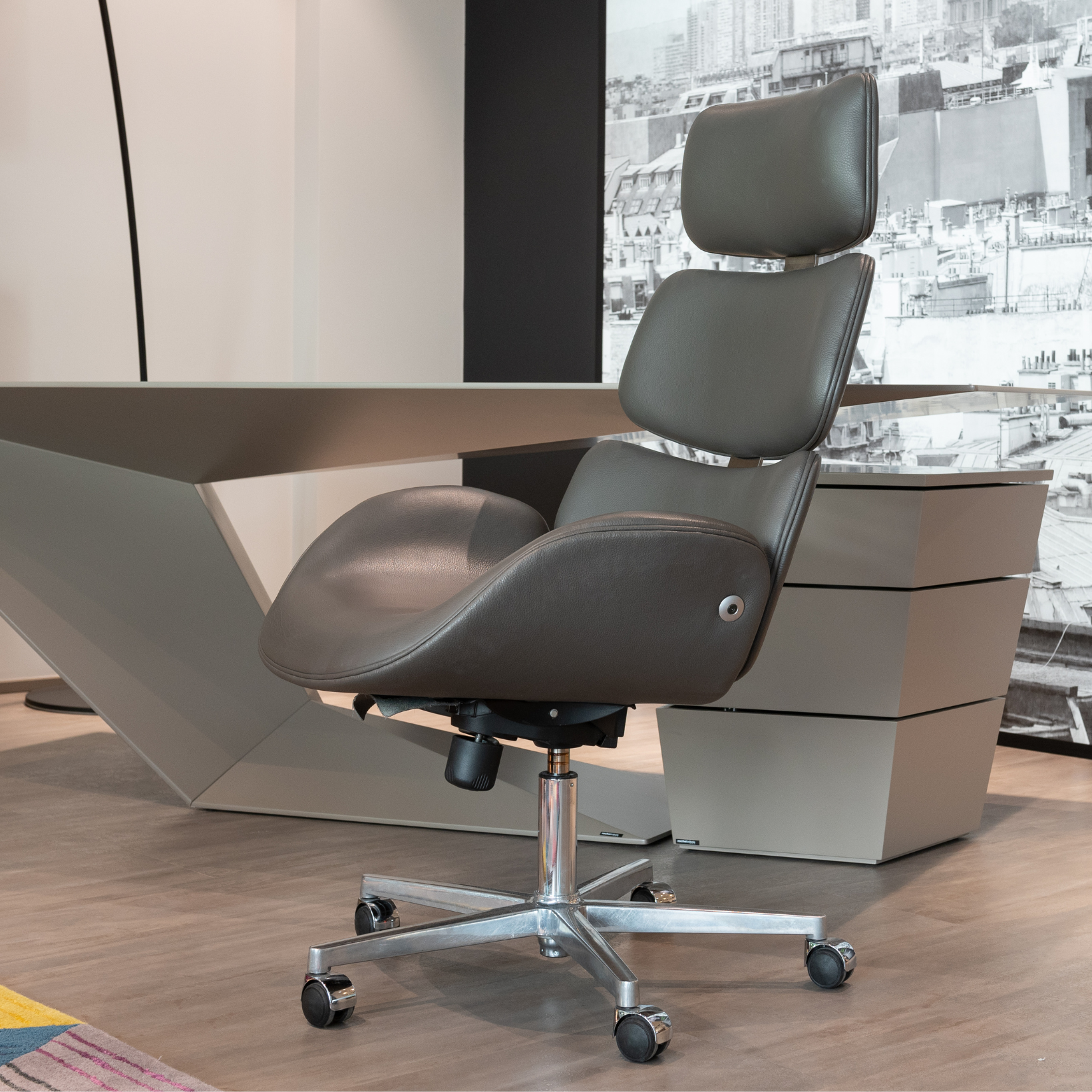 Ergonomic Executive Office Chair – Comfort-First Design with Lumbar Support