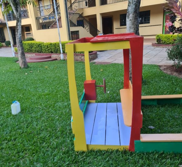 23 Colorful Wooden Vehicle Structure